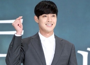 Kim Hyun-joong faces tough questions during news conference