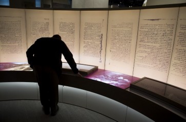 US museum says five Dead Sea Scroll fragments fake