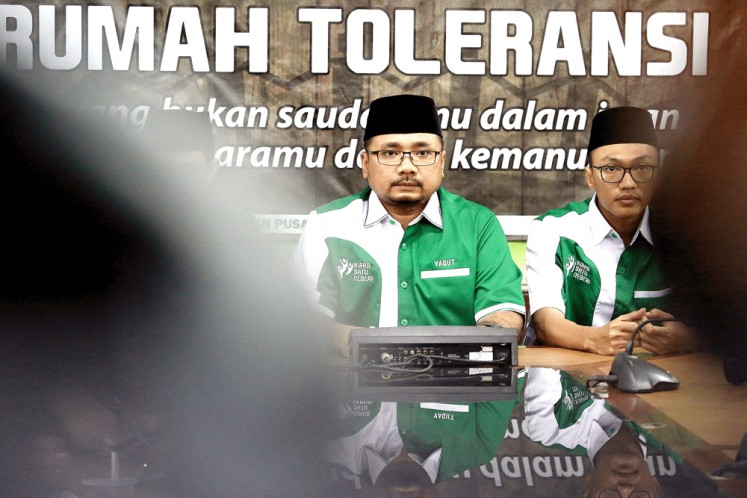 Yaqut Cholil Qoumas (left) addresses a press briefing on Oct. 24, 2018 in his capacity as chairman of GP Ansor, the youth wing of Nahdlatul Ulama (NU). Yaqut was appointed as the religious affairs minister in 2020.