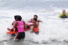 Close call: Surfers rescue children from drowning at Bali beach