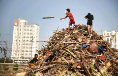 Ban trash fires, Jakarta, and help the air