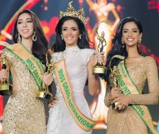 Miss Paraguay faints after being crowned Miss Grand International