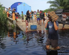 Thousands flee flooded houses in Riau after heavy rain