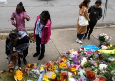 US Muslim groups raise tens of thousands for synagogue victims