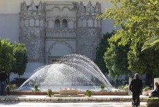 Damascus museum reopens with millennia-old lion in the garden