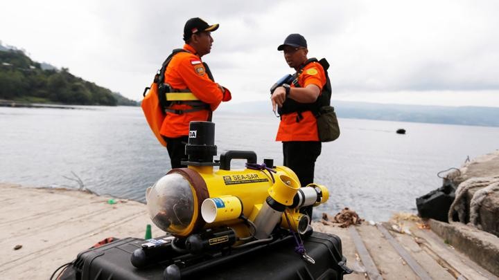 The Basarnas also sent an underwater remotely operated vehicle (ROV) to search for passengers and crew.