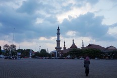 Cirebon offers gold savings incentive to bolster trash disposal efforts