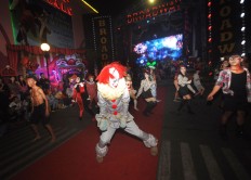 Batu's Museum Angkut attracts visitors with 'Pennywise' Halloween party