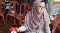 'I don't know what to tell my children,' says wife of JT610 passenger