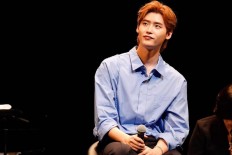 Lee Jong-suk flies back home after detainment in Jakarta
