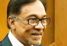 Anwar Ibrahim accepts IGP's statement 'Azmin not the person in sex video'  