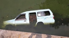 Minivan plunges into river as driver daydreams