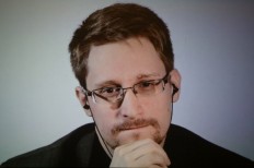 Trump to 'take a look' at pardoning Snowden