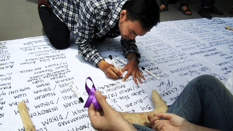 Gadjah Mada University (UGM) students write names on a large piece of fabric to pressure university leaders to take action on sexual violence as part of a movement initiated by a group called #kitaagni (We Are Agni). Agni is the pseudonym of a student who was allegedly assaulted by a fellow student during a community service assignment in Maluku last year.