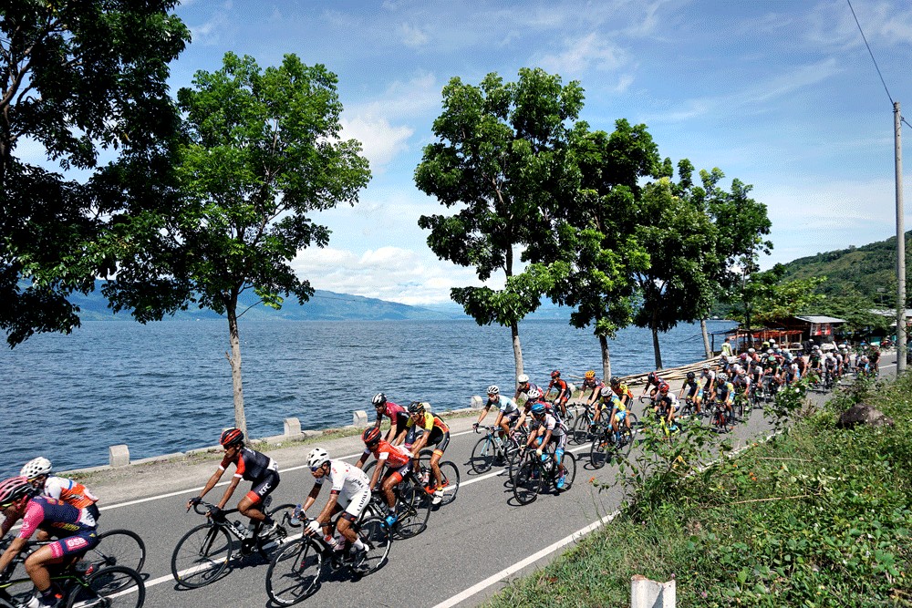 The long way around: Cyclists pass Singkarak, the second-biggest lake in Sumatra, in Solok regency, West Sumatra, in the seventh stage of the 2018 Tour de Singkarak on Saturday. In this year&rsquo;s edition, the tour will pass 16 cities and regencies across West Sumatra.