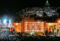 Flying with Mariah Carey at Borobudur