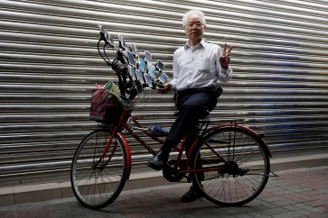 Taiwan grandpa catches 'em all playing Pokemon Go on 15 phones