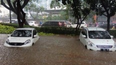 Lippo's Karawaci flooded, Pejaten Village catches fire