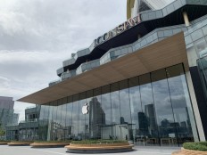 Apple makes a splash in Thailand with eye-catching riverside store