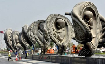 Giant Damien Hirst uterus sculptures catch eye at Qatar hospital