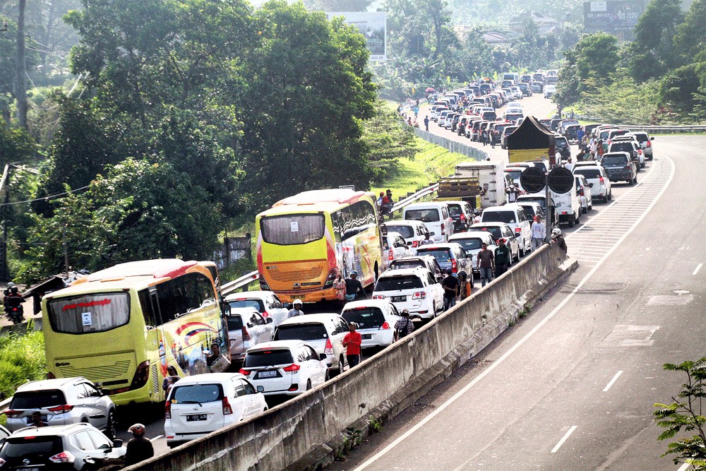 Breaking Through Gridlock Bus Service Launched To Take