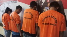 Thieves steal Rp 2 billion, gold from Bekasi store