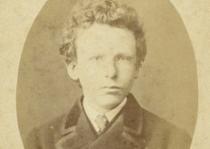 Rare Van Gogh photo is of Vincent's brother, say experts