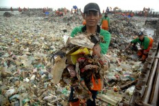 Indonesian island clean-up nets 40 tons of rubbish daily 