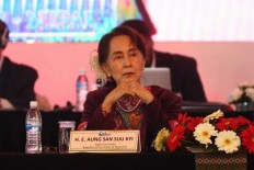 Suu Kyi calls for peace in speech which avoids Rohingya crisis