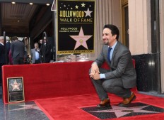 'Hamilton' creator Lin-Manuel Miranda raps way to Hollywood star
