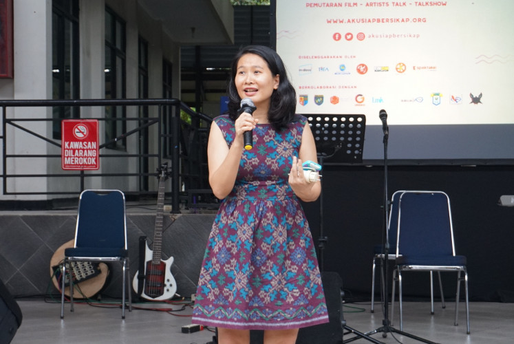 Amelia Hapsari, director of In-Docs, gives a speech at the launch of the #AkuSiapBersikap campaign on Nov. 27 at Budi Luhur University.