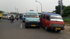 'Angkot' drivers protest operation of Transjakarta in East Jakarta