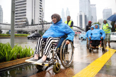 People with disabilities try out recently built pedestrian facilities on Jl. Sudirman, Jakarta, in this file photo. The activity was organized by the Institute for Transportation and Development (ITDP) to celebrate International Day of Persons with Disabilities, which falls on Dec. 3.