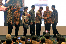 Political parties slow down country's graft fight