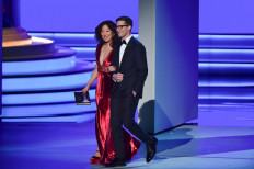 Sandra Oh, Andy Samberg named as Golden Globe hosts