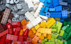 Lego teams up with Sesame Street to help refugee kids play