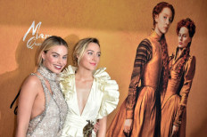 Finding sisterhood amid the corsets in 'Mary Queen of Scots'