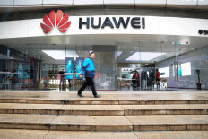 White House mulls new year executive order to bar Huawei, ZTE purchases