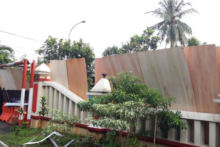 Ciracas Police Station in East Jakarta is seen walled off after being destroyed by a mob on Dec. 12.
