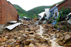 Floods kill 13 in central Vietnam