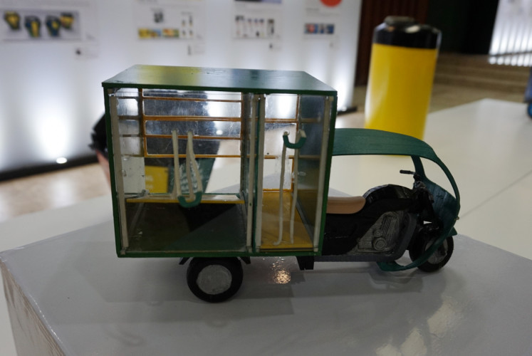 A mock-up Bandung Bebas Sampah garbage cart on display for the 2018 Waste Wise Design Competition.