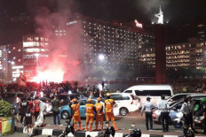 Persija Jakarta soccer club fans crowd the Hotel Indonesia (HI) traffic circle on Dec. 9, 2018.