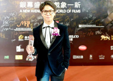 Iqbaal Ramadhan gets award in Macau