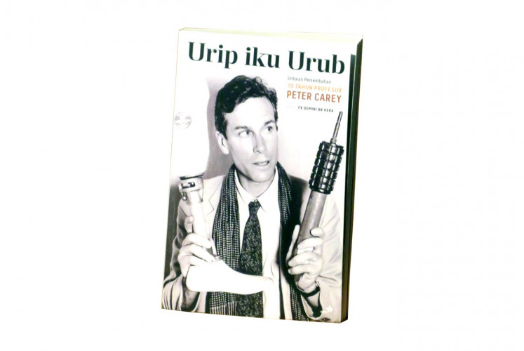 Urip Iku Urub Celebrates The Achievements Of British Historian Peter Carey Books The Jakarta Post