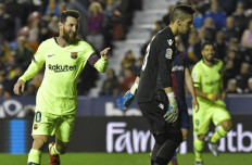 Messi hat-trick restores Barcelona's La Liga lead