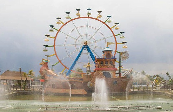 Central Java targets year-end holidaymakers with 'biggest' theme park ...