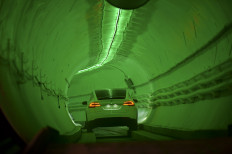 Musk sees people-moving Las Vegas tunnel opening in 2020