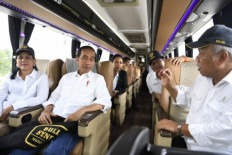 Jokowi tries out Trans Java toll road
