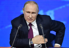 Putin says wants to push Russia into top five economies