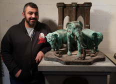 Sculptor gets laughs in New York with monuments to fake tragedies